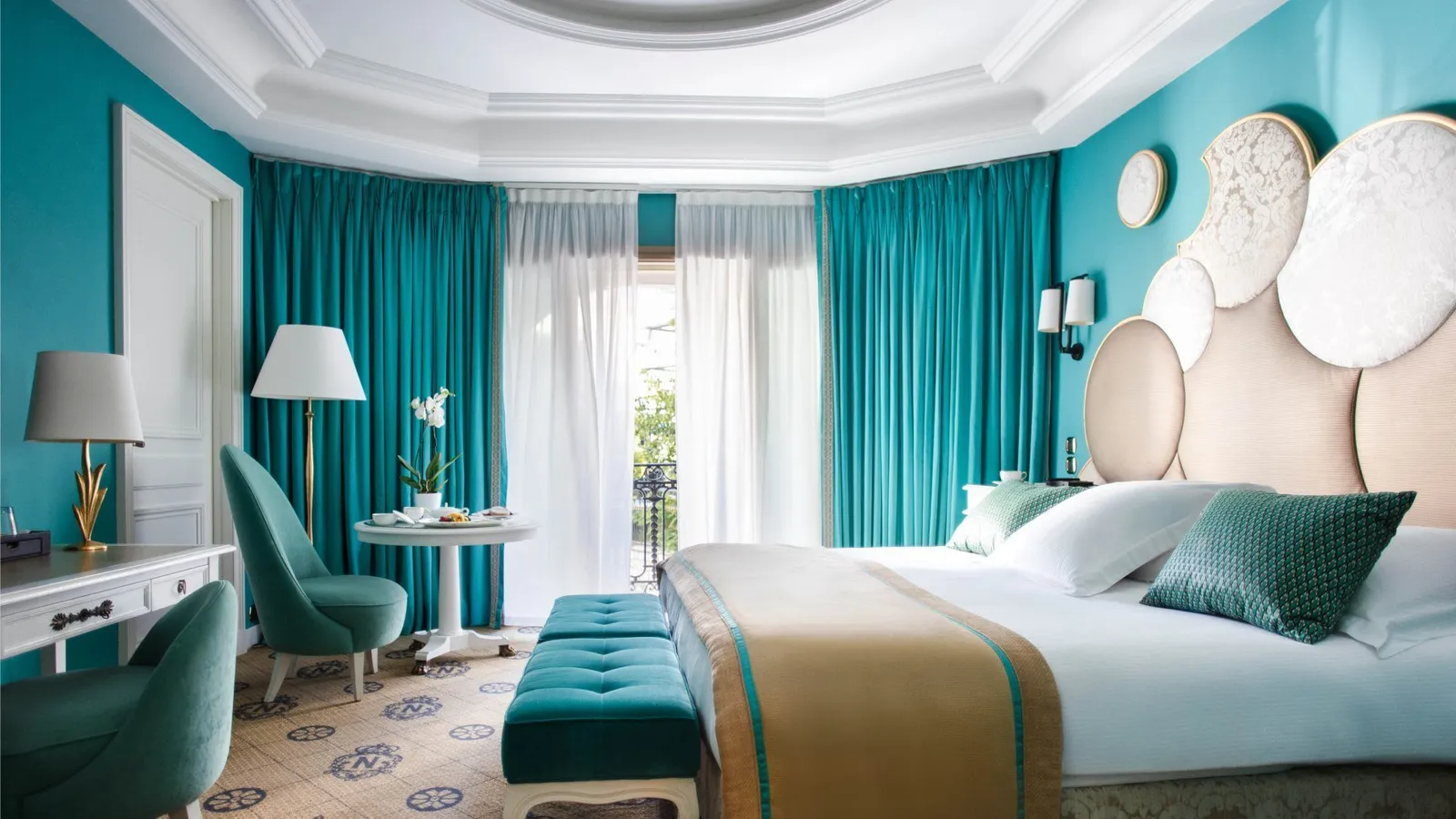 Interno della categoria Rivoli Room with view of the Palais Masséna gardens