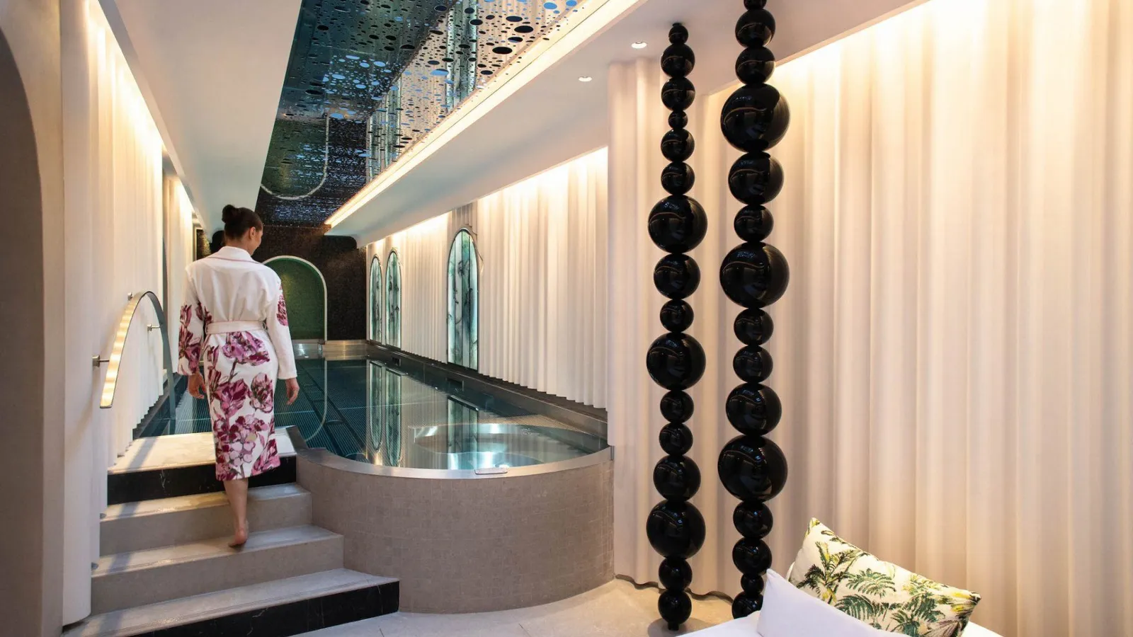 La piscina interna di N Le Spa