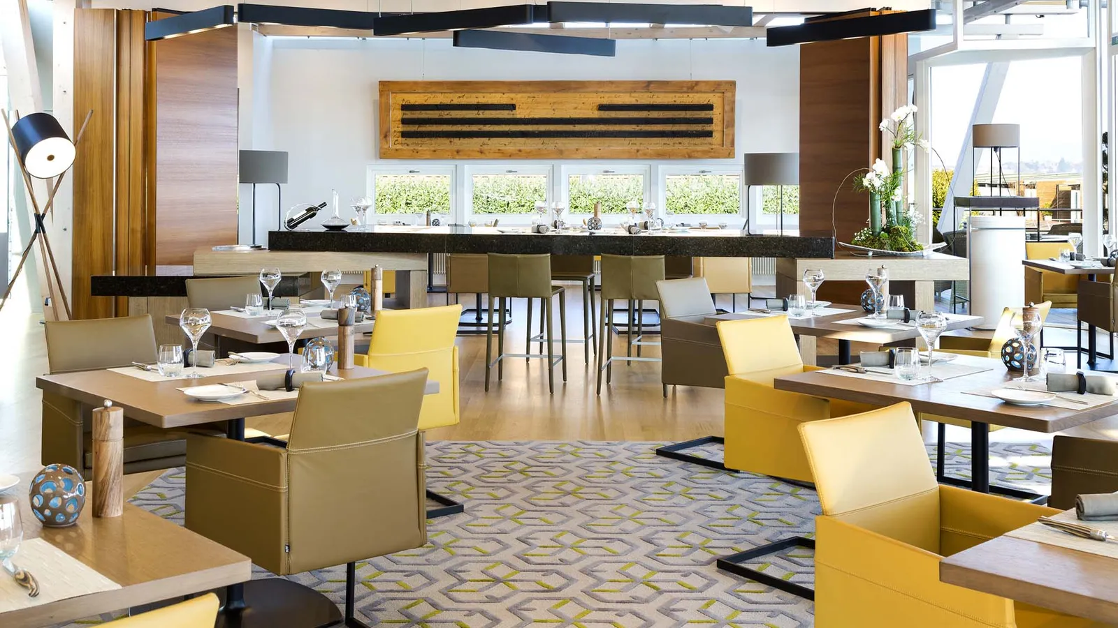 The La Table du Palafitte dining room with its yellow armchairs