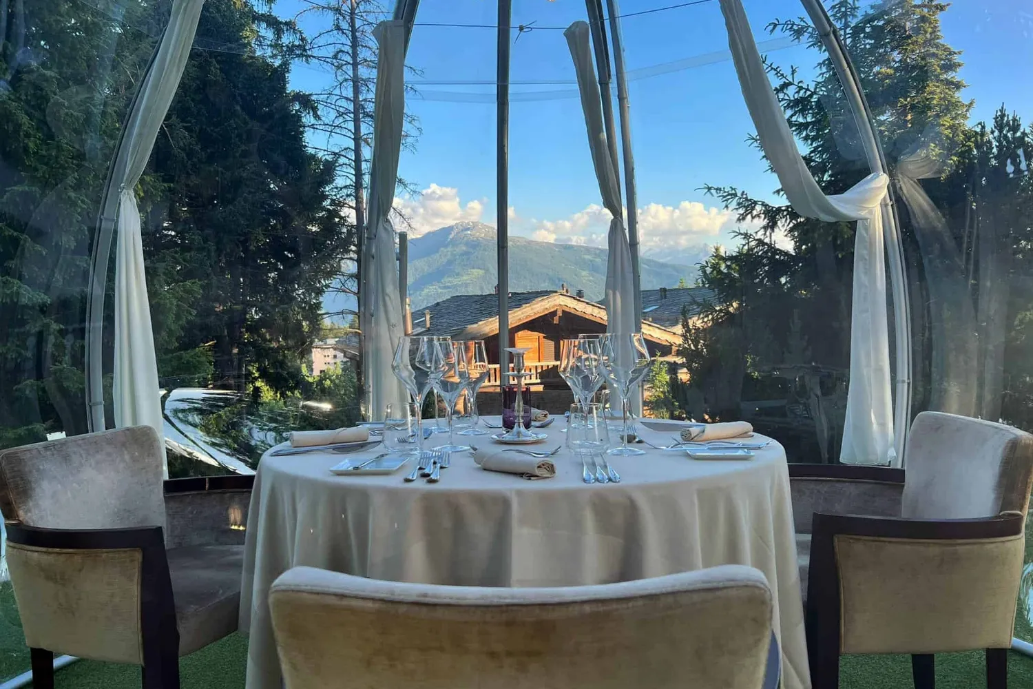 Igloo Royal set for dinner