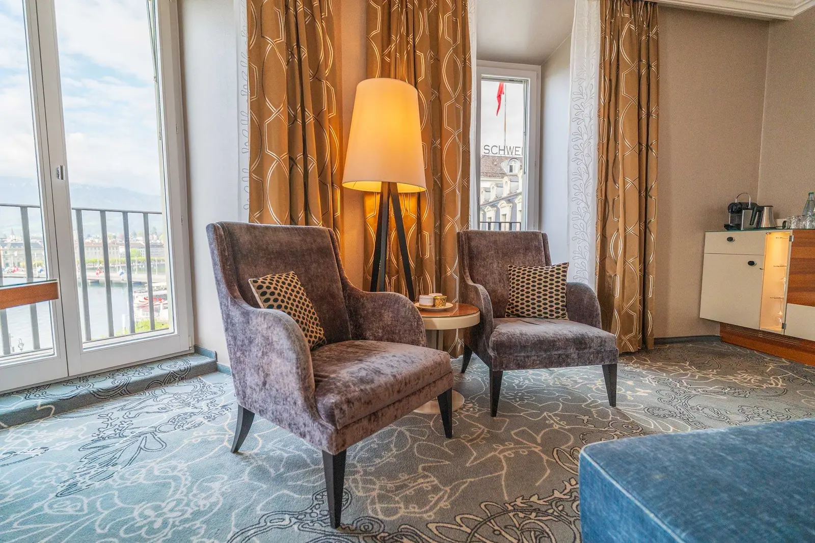 Le 2 poltrone della Lifestyle Junior Suite vicino al balcone