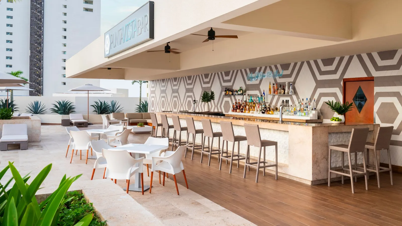 Punta Vista bar in the Turquoize tower