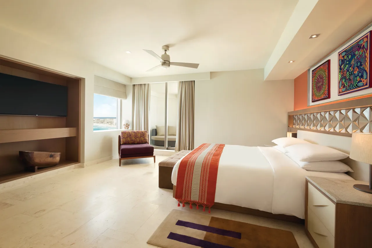 Club Oceanfront Master Suite bedroom