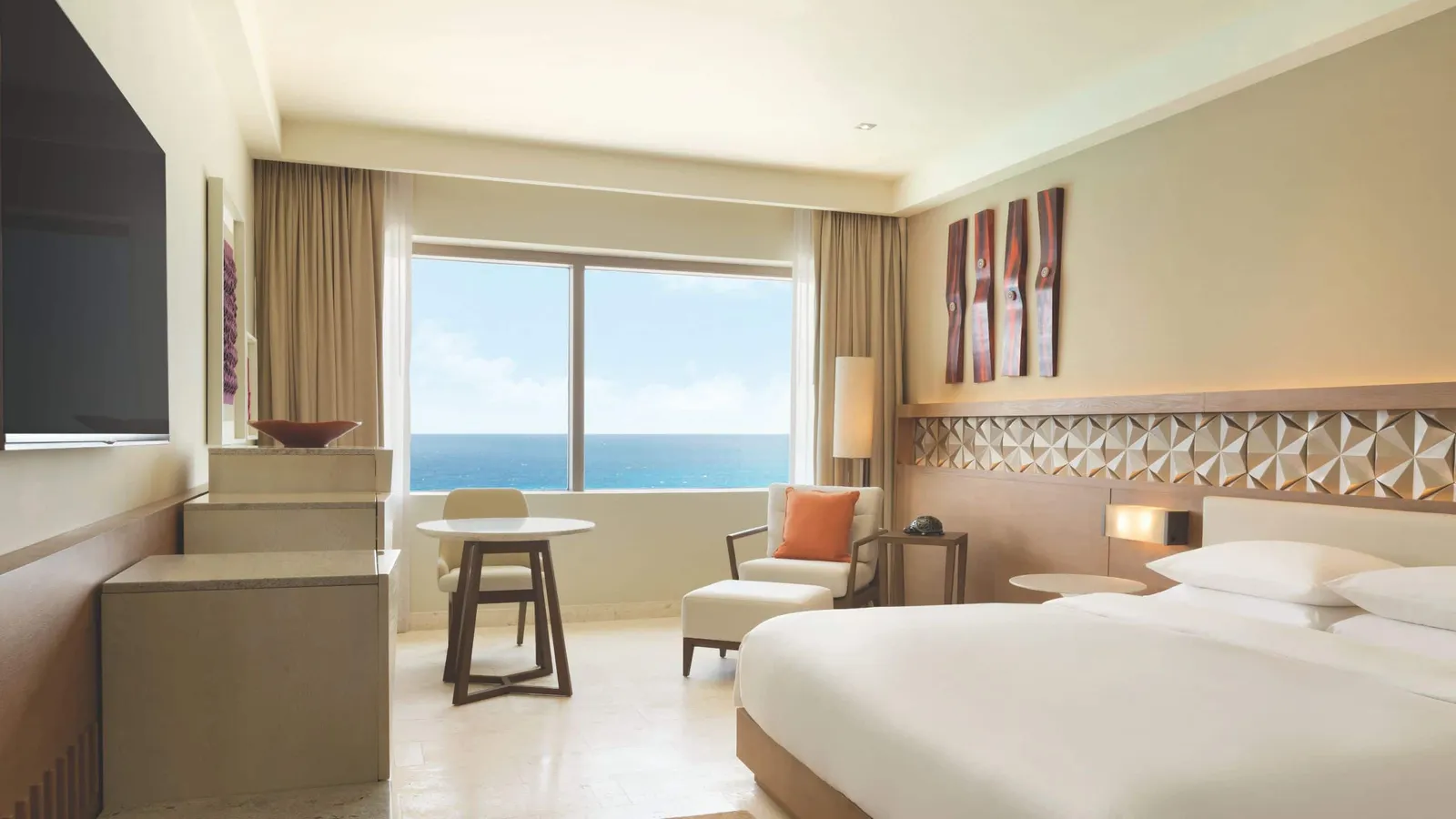 Club Two Bedroom Oceanfront Suite bedroom