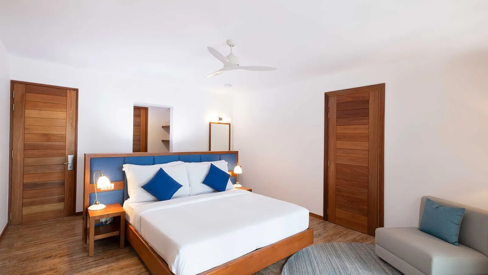 The bedroom with its bed and sofa.