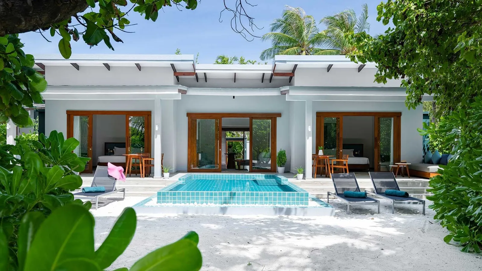The villa’s 2 wings and pool in front of the terrace.