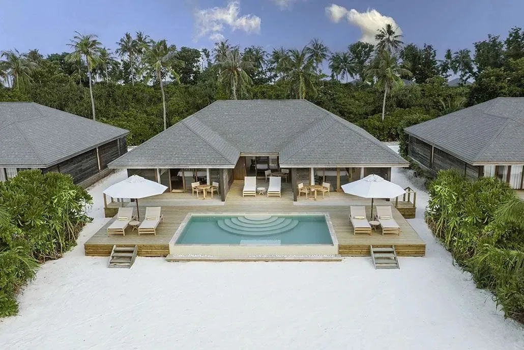 The Dheru 3-bedroom villa from above, with its pool facing the beach