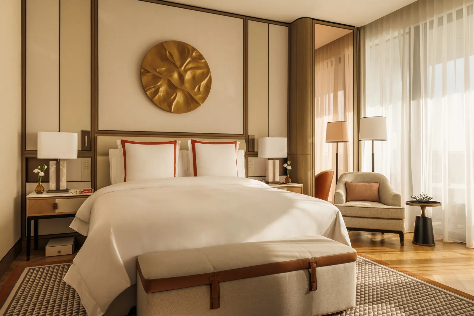 A king room with a gilded panel and pale light