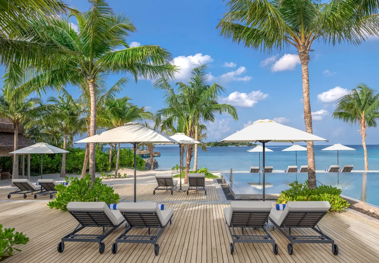 Wahoo’s deck, loungers and parasols under the palms