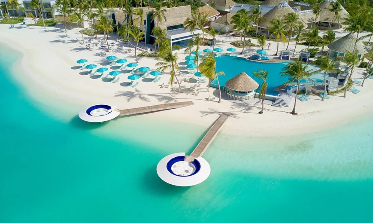 The Beach Club from the air: the pool, the parasols and 2 jetties on the lagoon