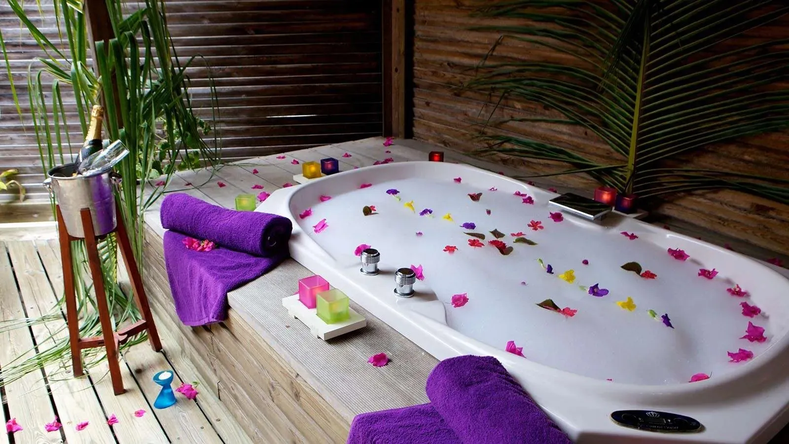 Sangu Jacuzzi Beach Villa bath with flowers