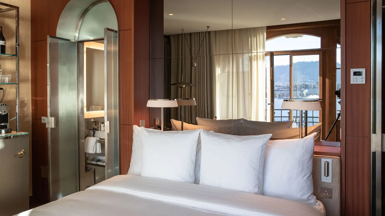Lake View Room