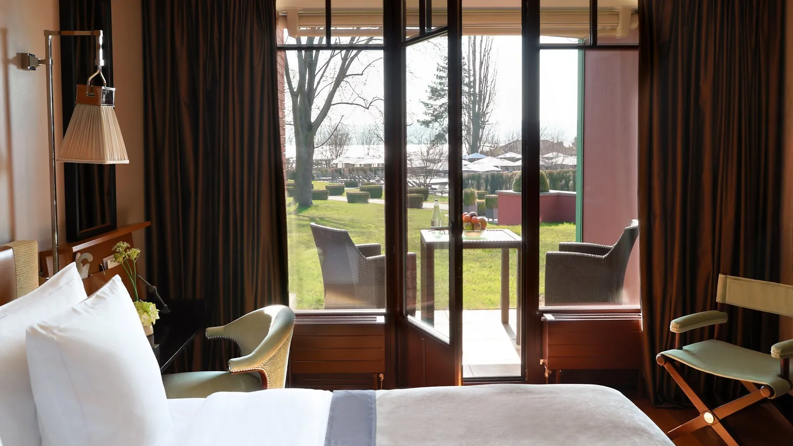 Deluxe Lake Side Room