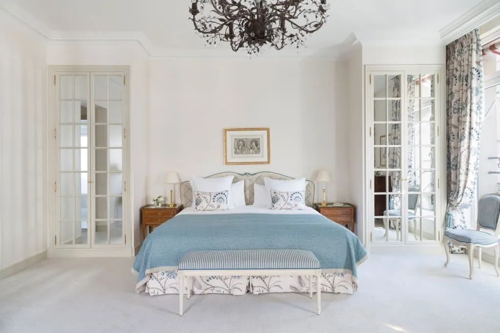The interior of Corner Junior Suite · Le Bristol Paris