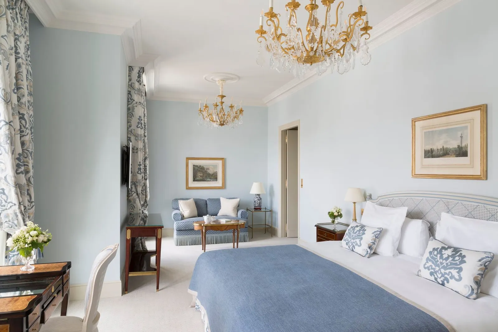 The interior of Junior Suite with Skyline view · Le Bristol Paris