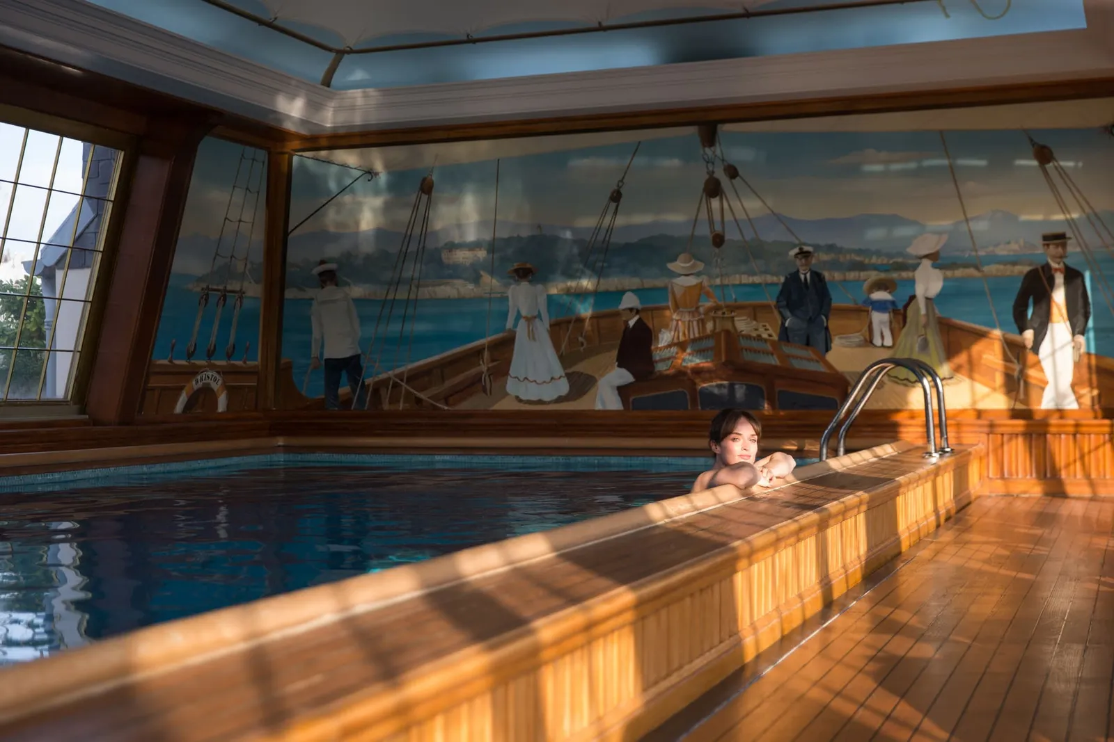 The indoor pool at Le Bristol Paris