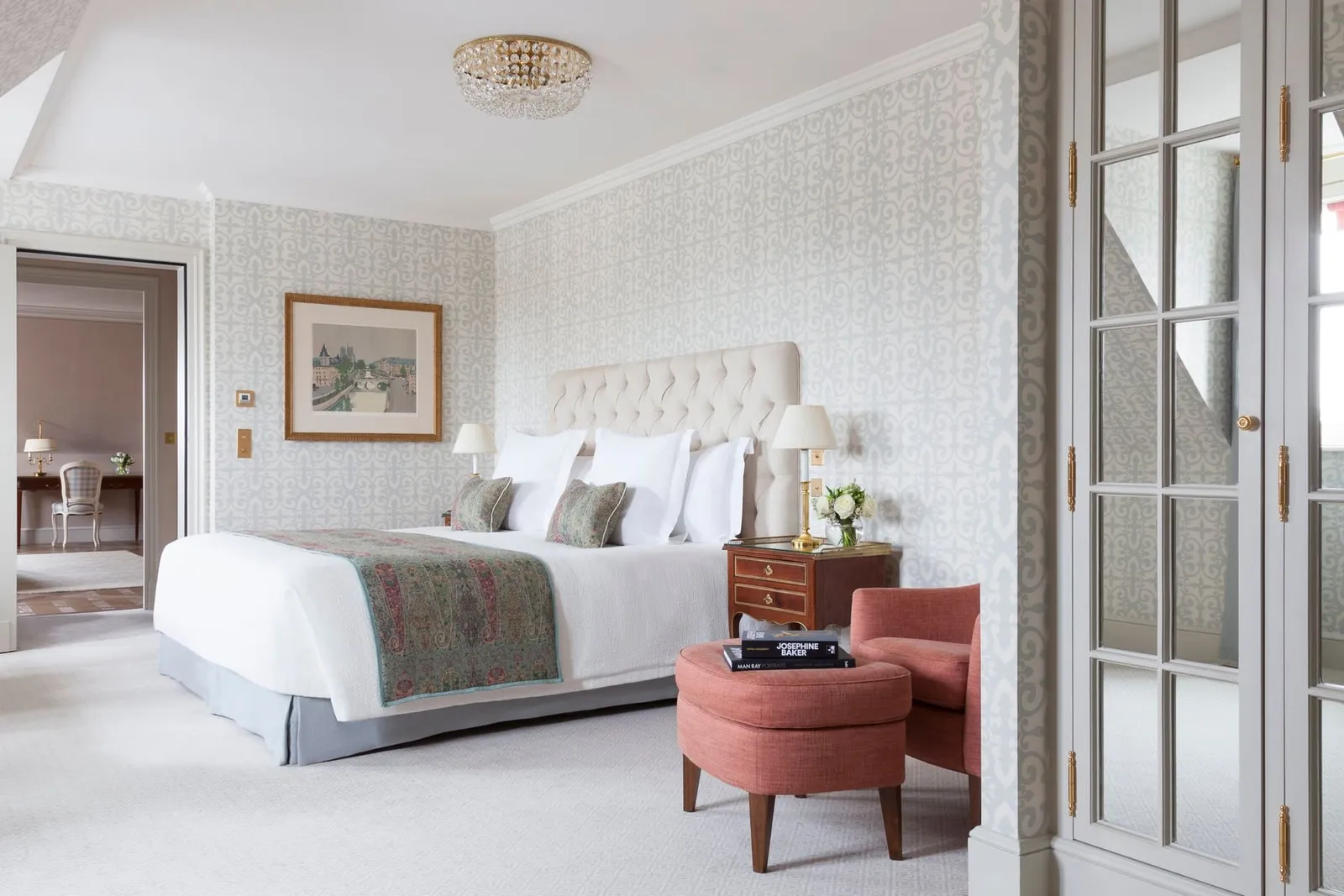 The interior of Suite 1925 · Le Bristol Paris