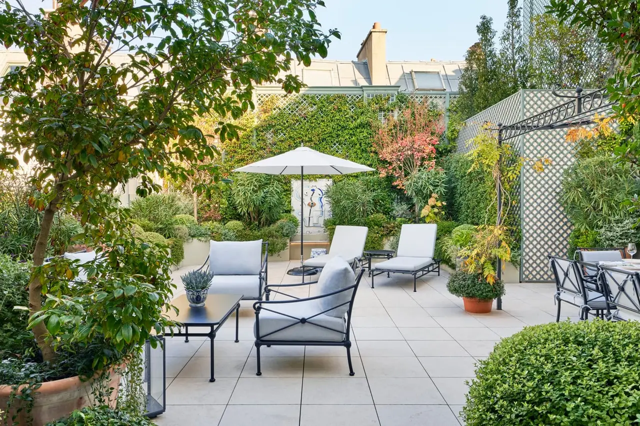 The interior of Suite Azur · Le Bristol Paris