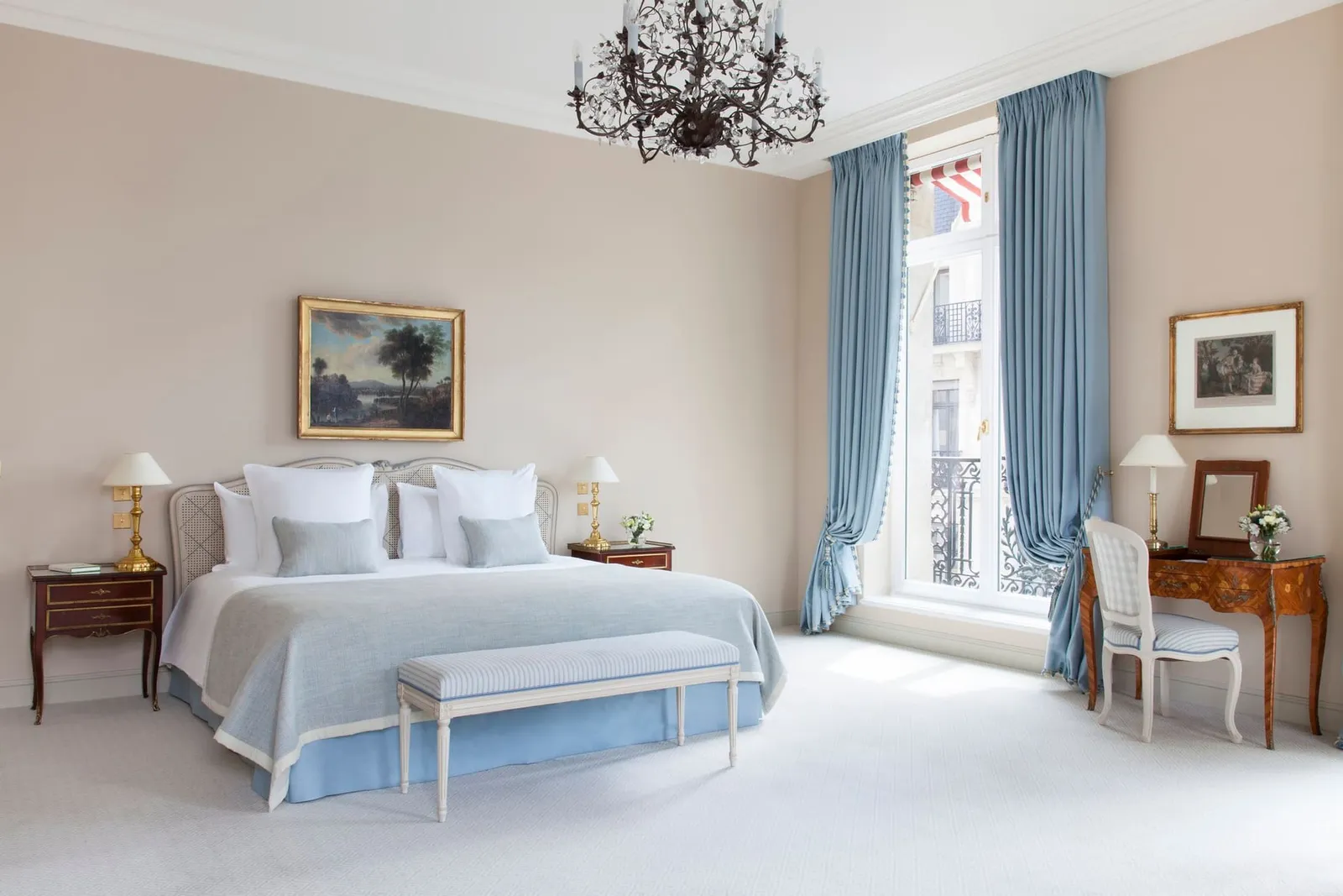 The interior of Suite Présidentielle · Le Bristol Paris