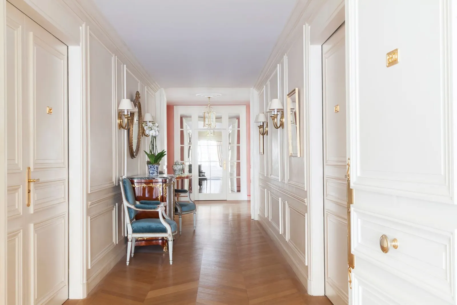The interior of Suite Royale · Le Bristol Paris