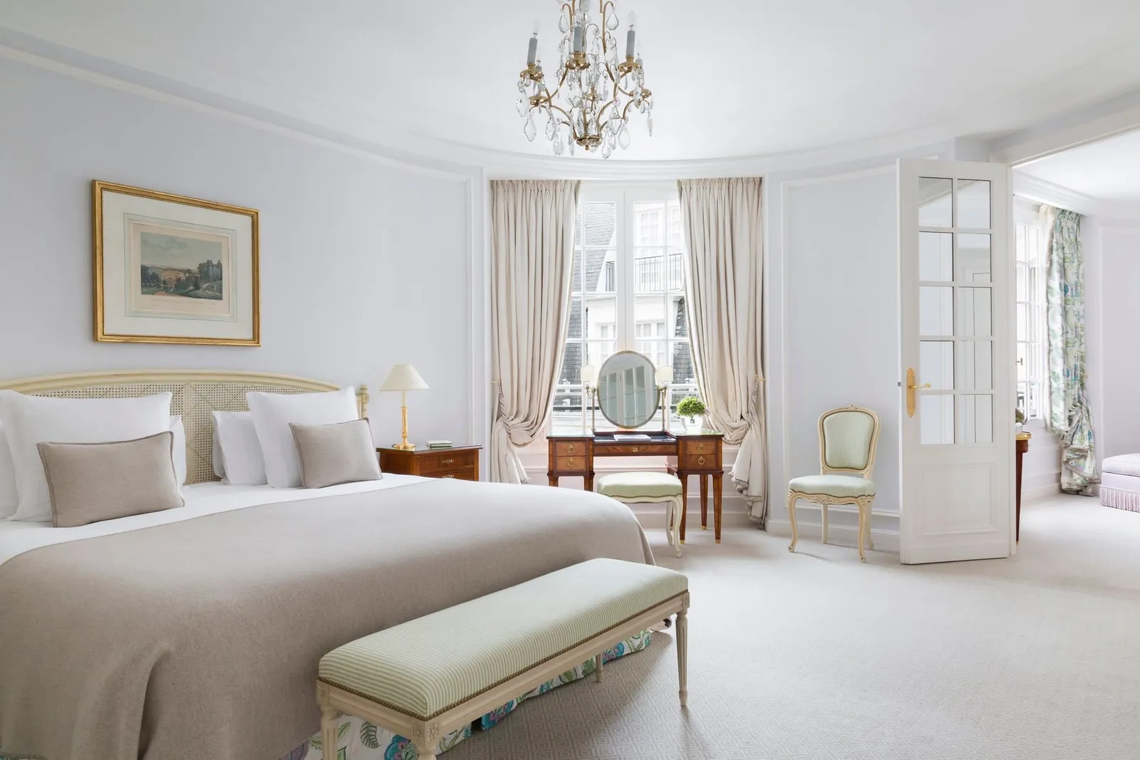 The interior of Suite Saint-Honoré · Le Bristol Paris
