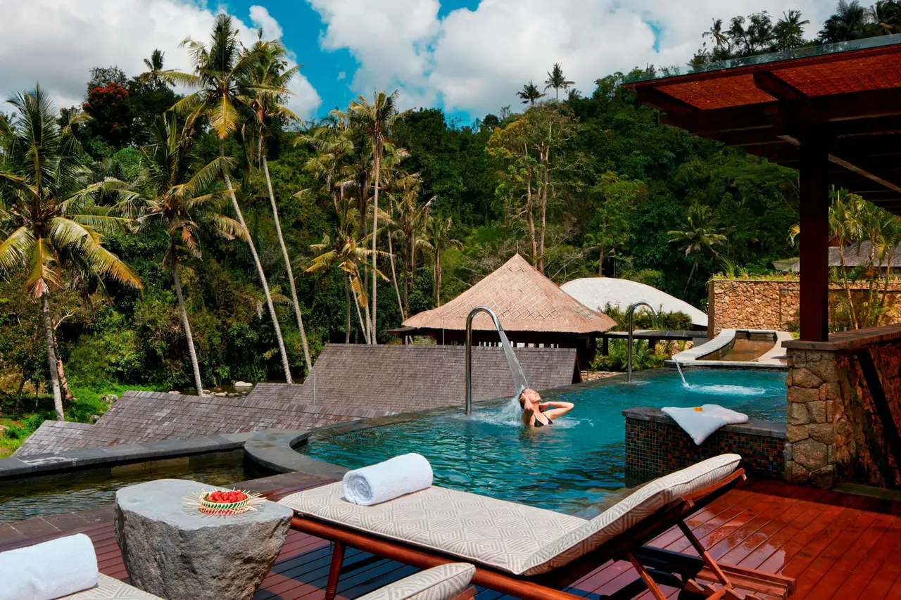 The spa’s open-air vitality pool, its water jets and the jungle over the river