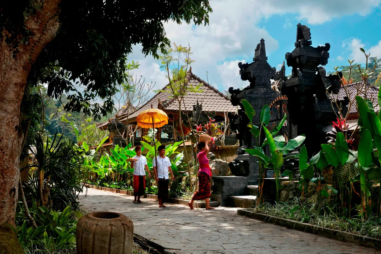 Stone statues before the resort’s temple and the paved path through the garden