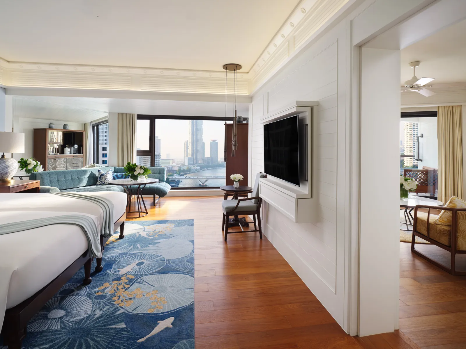 Deluxe Two-Bedroom Suite: la seconda camera, a letti singoli, aperta sul soggiorno