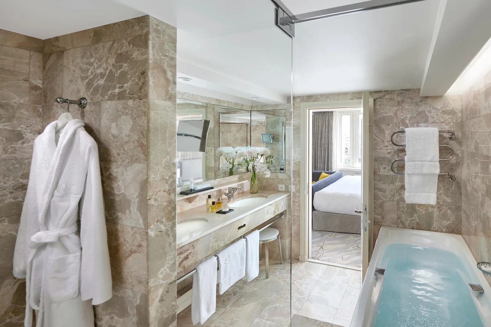 The Family Room - City View bathroom