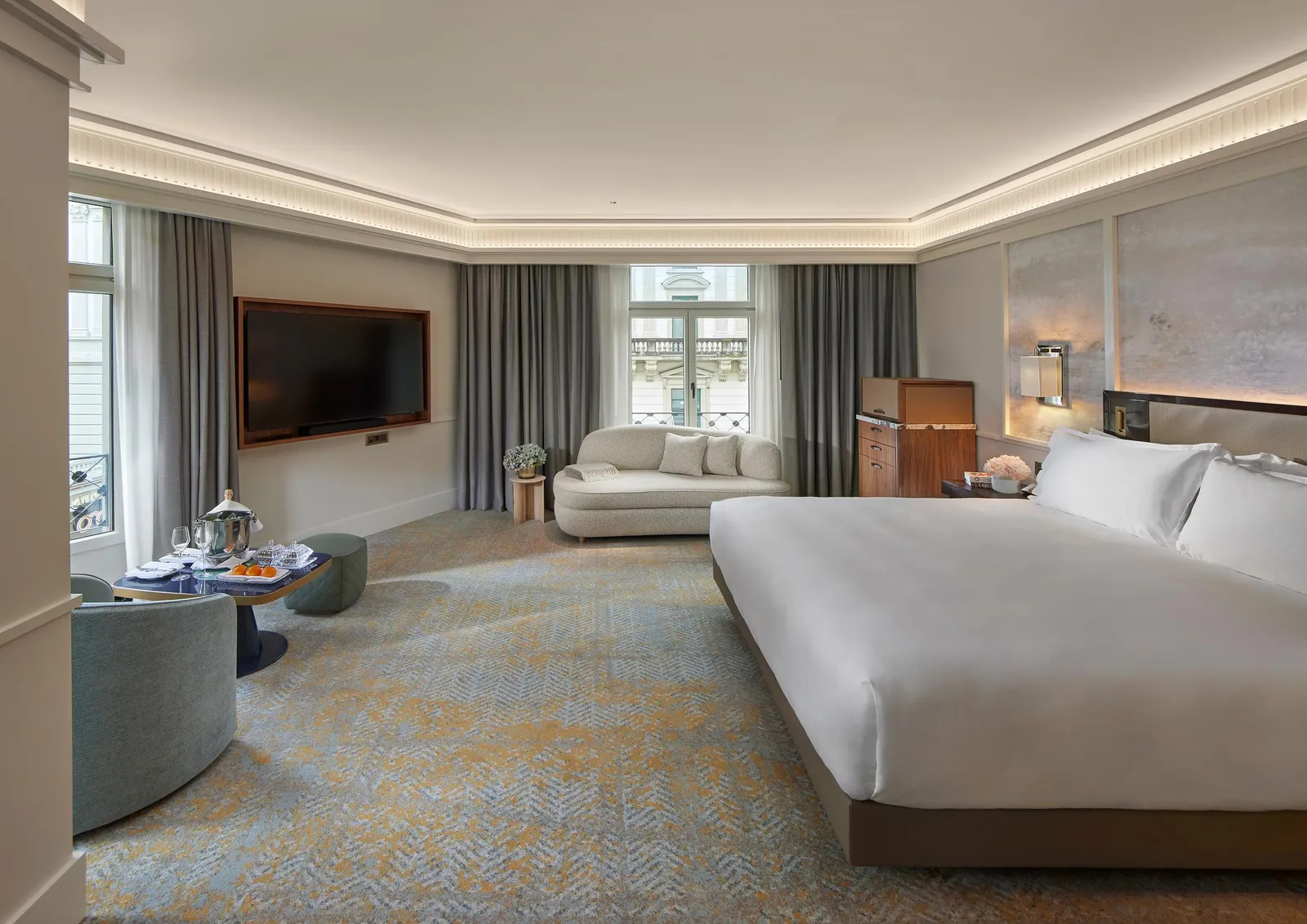 Bed and sitting area in the Junior Suite