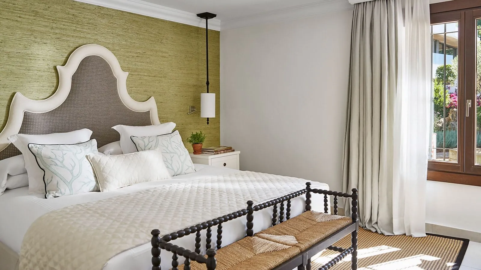 Garden Suite Deluxe bedroom