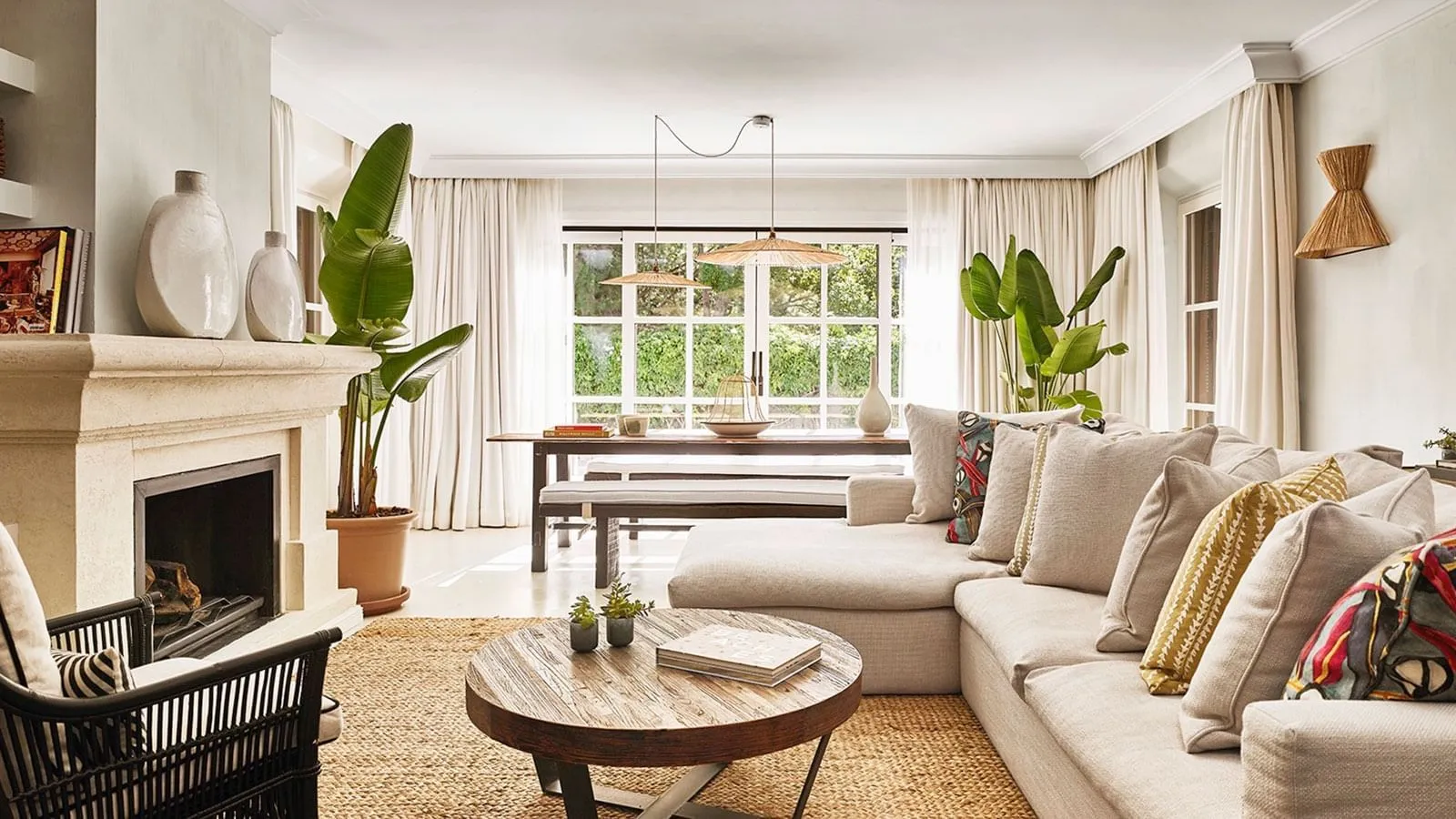 Sitting room and fireplace in the 4-bedroom villa