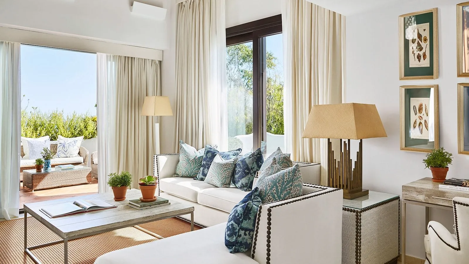 Grand Beach Suite sitting room opening towards the sea