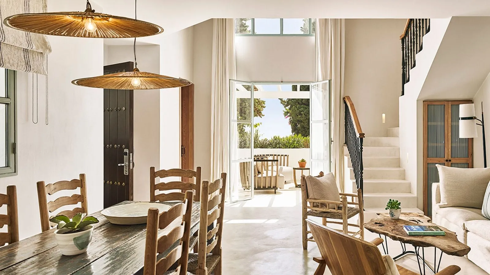 Dining table and staircase in Piedita