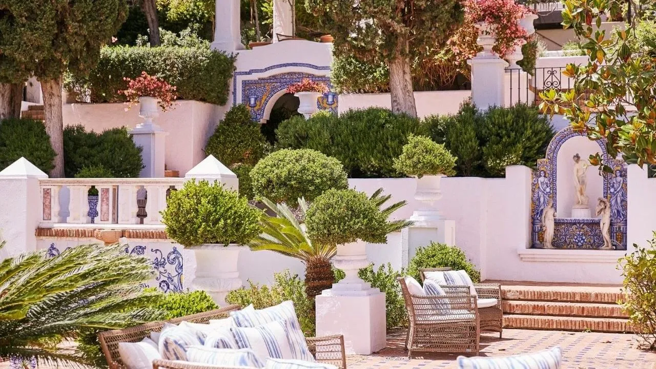 Villa del Mar terraced garden with pots and steps