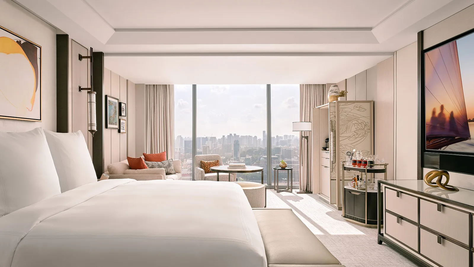 Paiza Club Room: the bed, the sitting area and the window on the city.