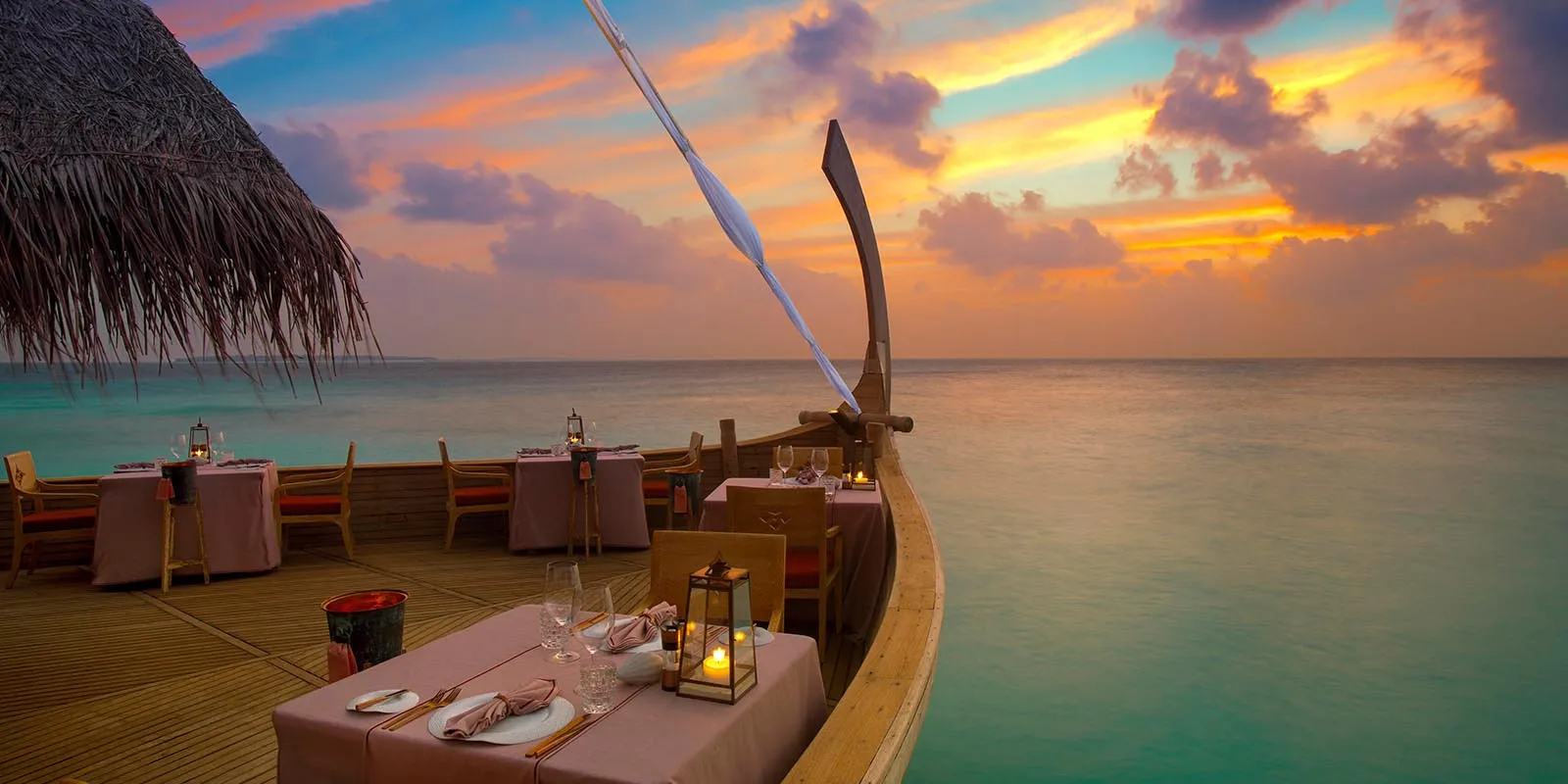 Ba’theli at sunset: the boat’s prow and the tables laid above the lagoon