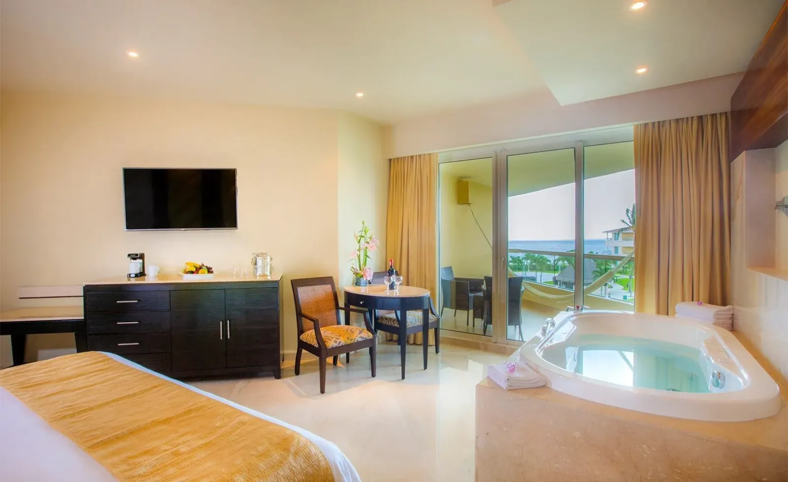 Bed, table and whirlpool bath in a Superior Deluxe Ocean View