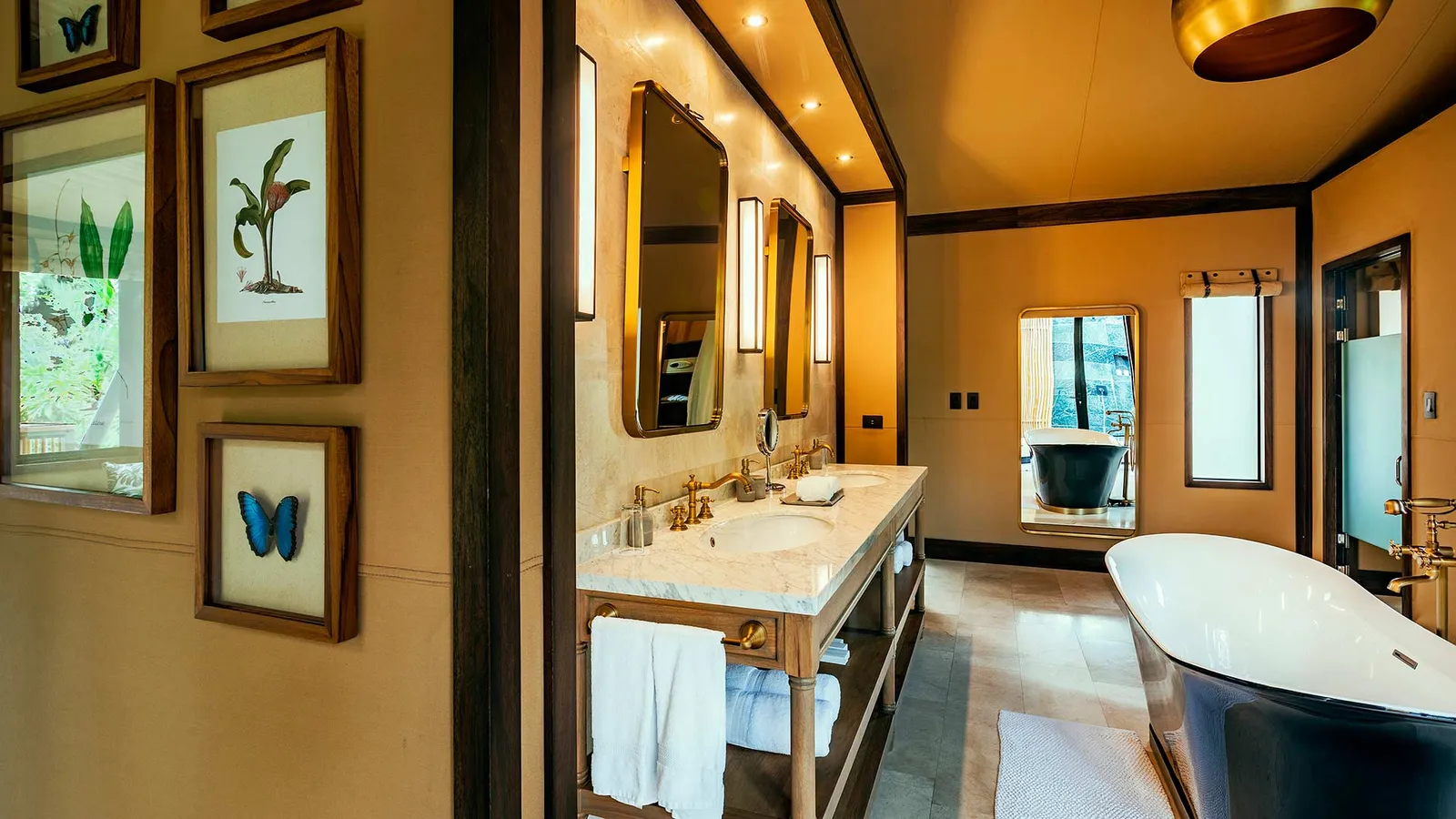 A tent’s bathroom, with a bath and a basin along the wall