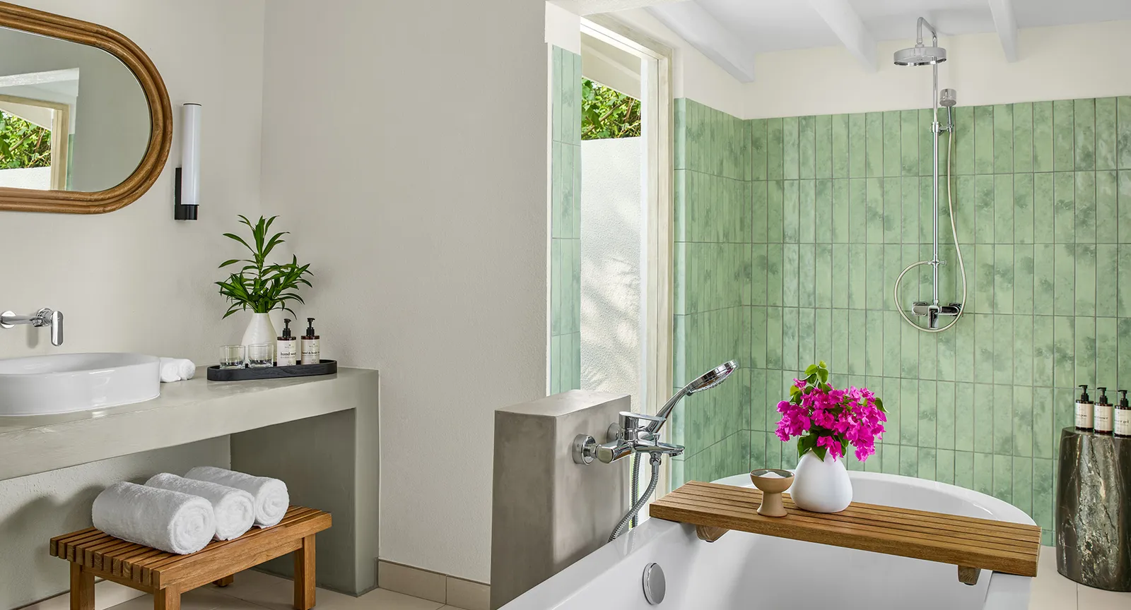 The Reethi Suite’s main bathroom, with green tiles, the bathtub, the shower and the basin.