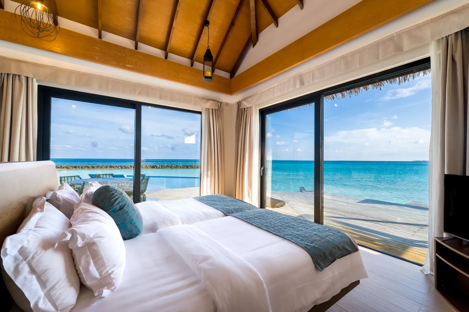 Grand Solana bedroom and terrace towards the lagoon