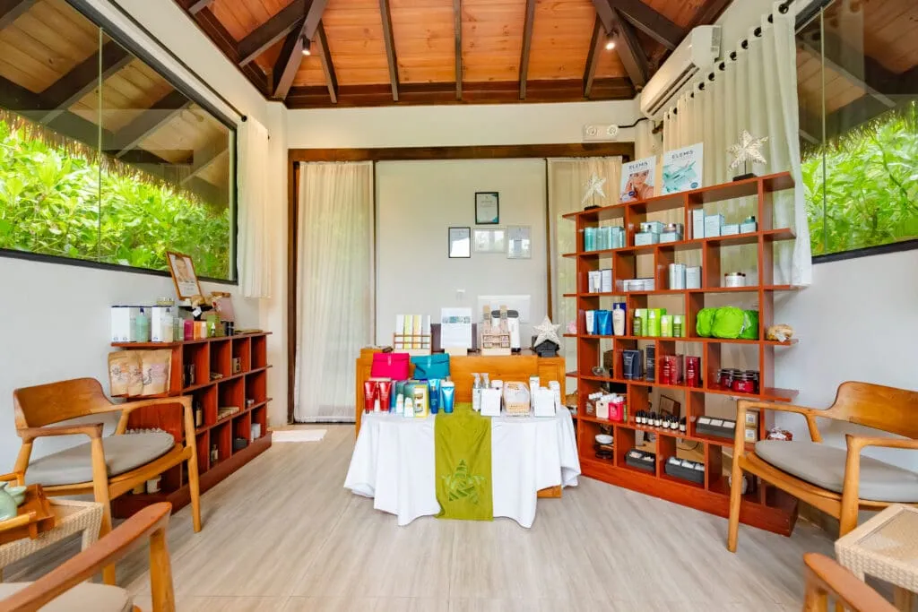 Th·āri spa reception and product shelves