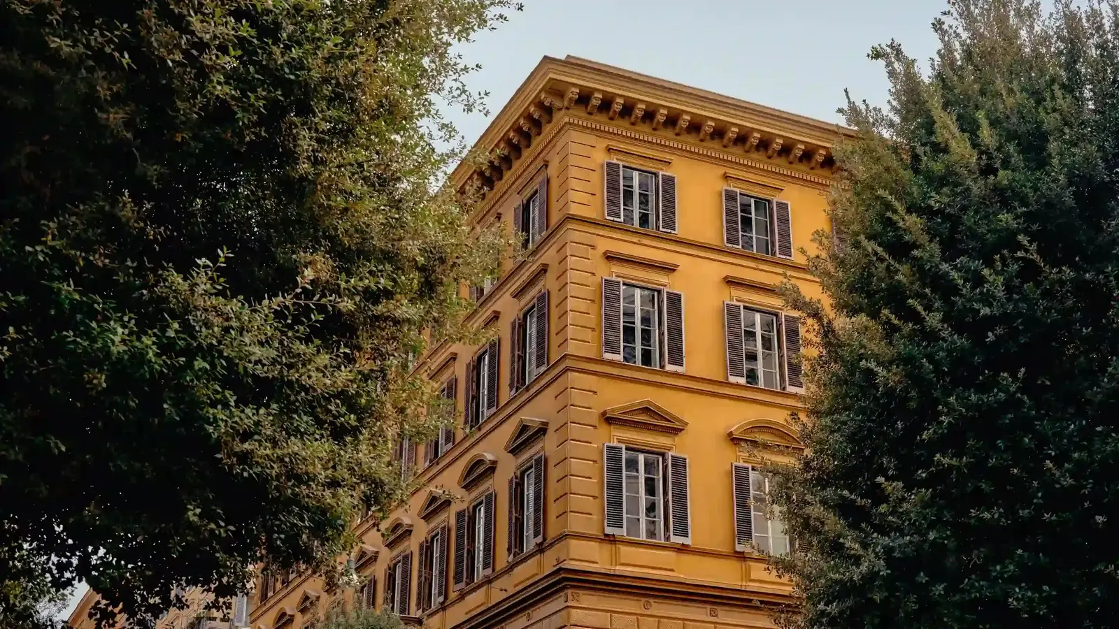 Experimental Roma’s façade on Via Ludovisi