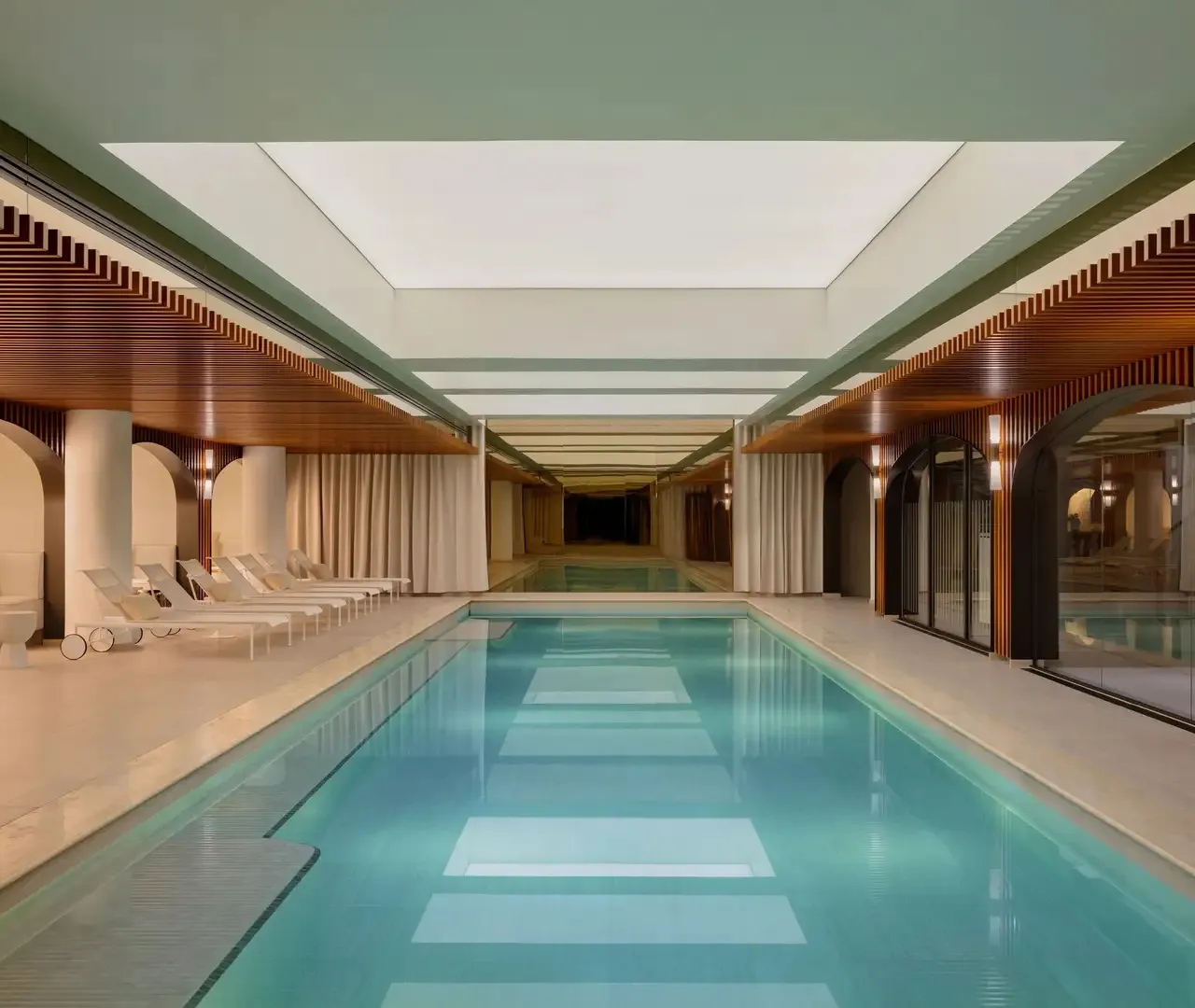 La piscina coperta dell’Hôtel d’Aubusson