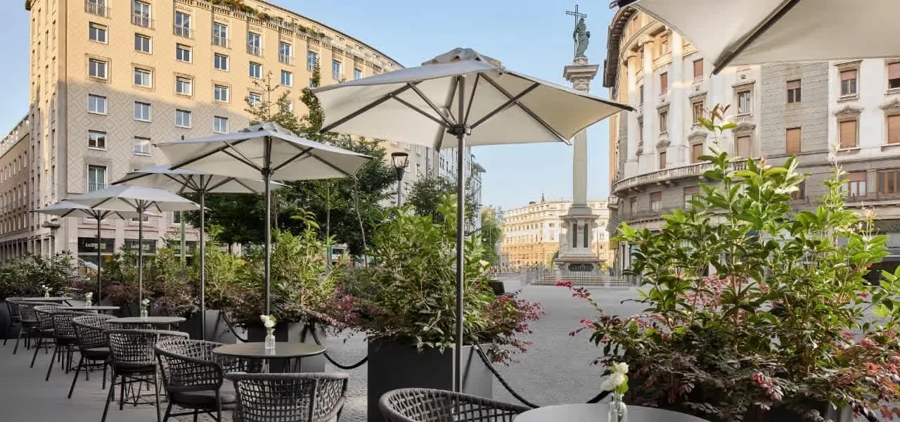 Tivoli President’s terrace on Largo Augusto, with the Colonna del Verziere and Milan’s palazzi behind