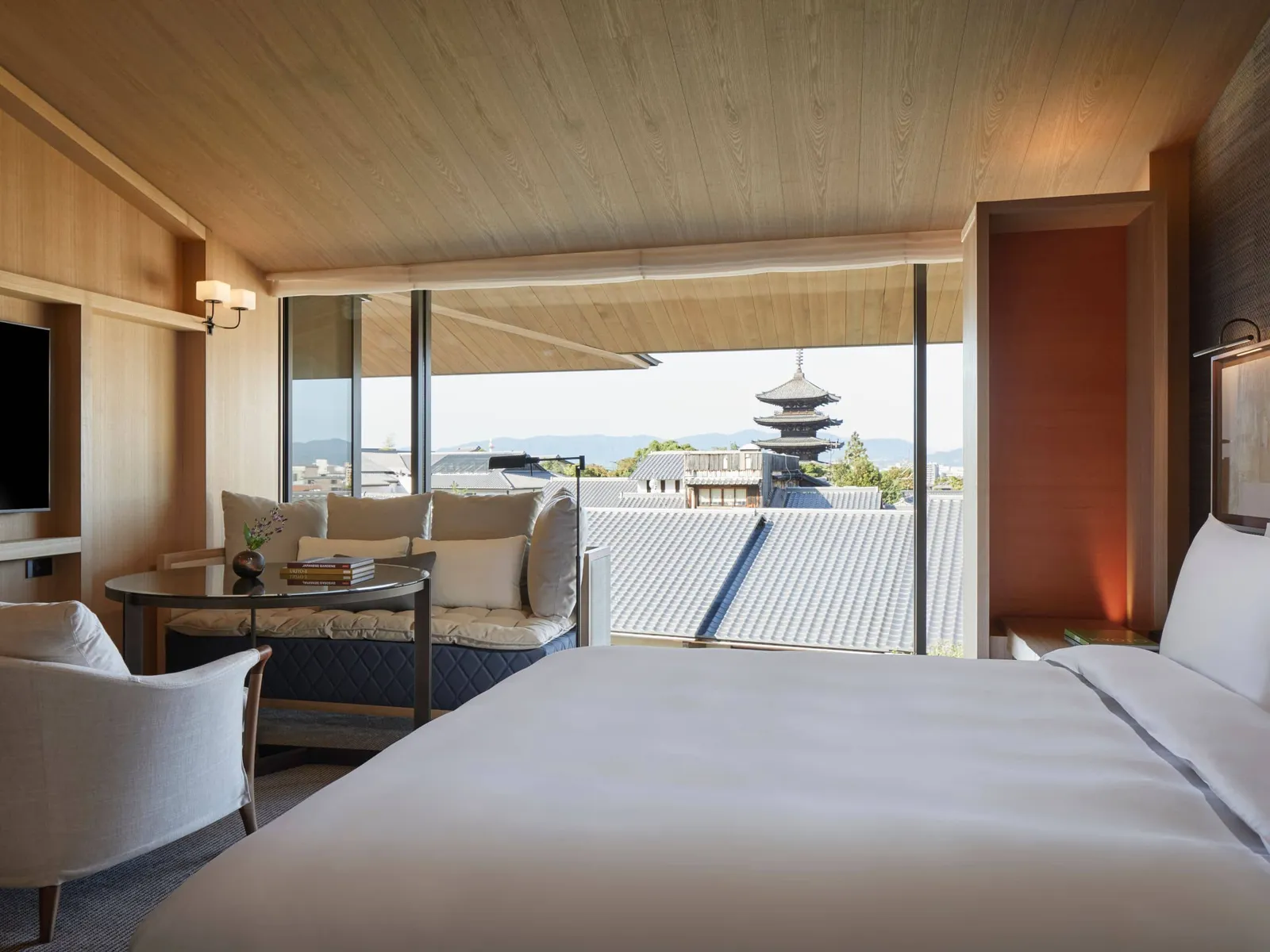 The pagoda-view king room: the bed facing the glass, and Yasaka Pagoda above the roofs.