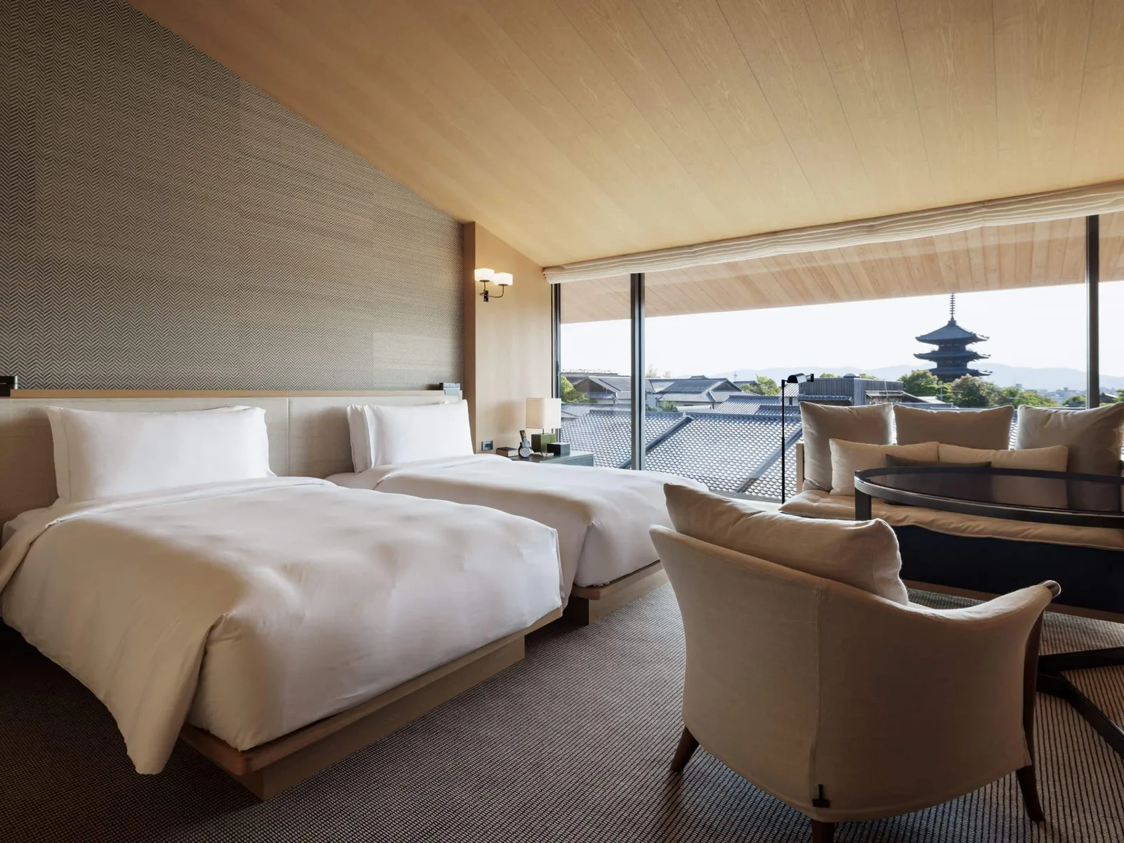 The pagoda-view twin room, the sofa under the window and the pagoda in the distance.