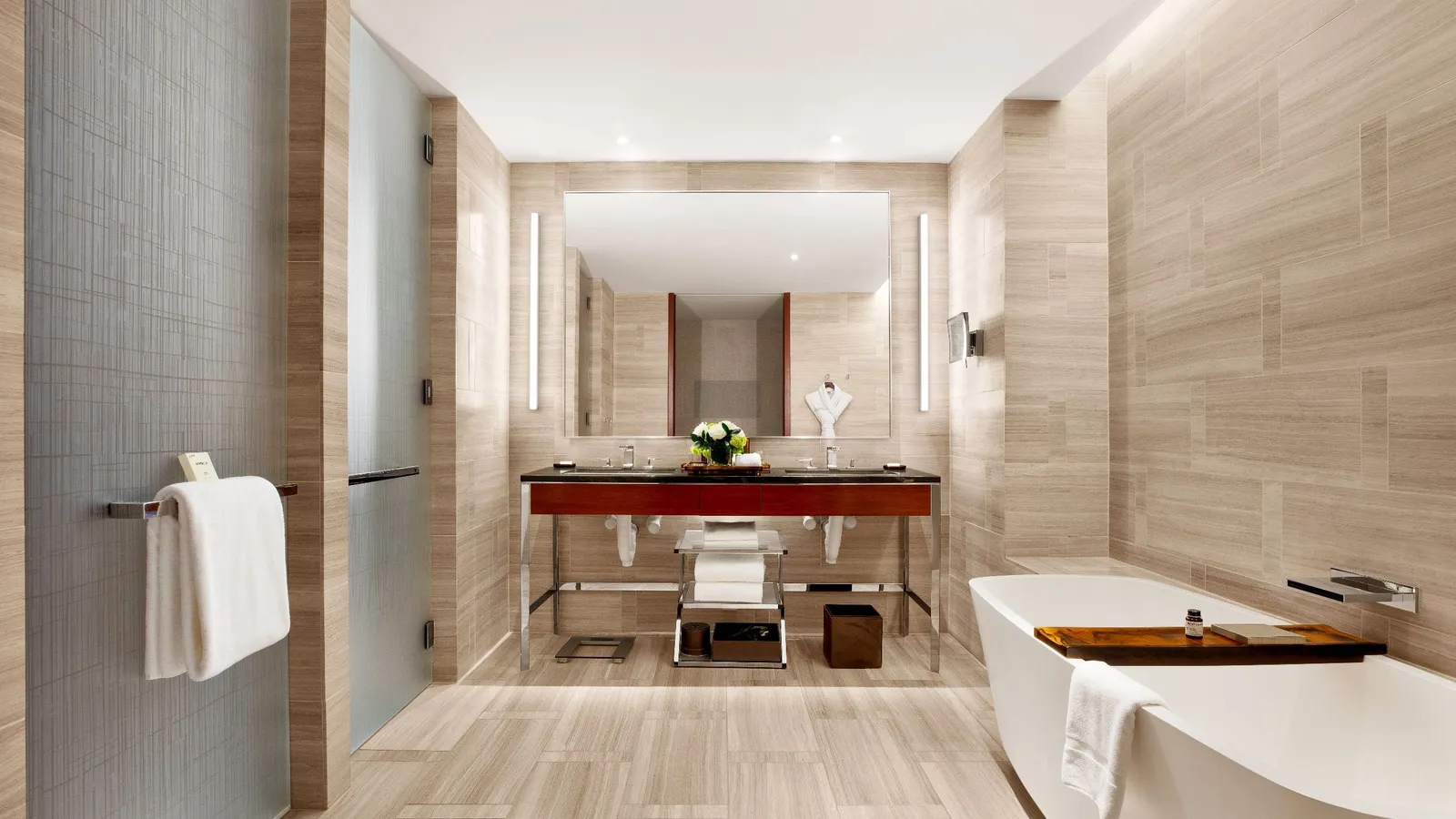 Double vanity and bathtub in the photo the hotel assigns to the Family Room