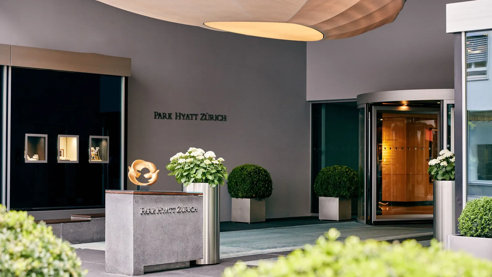 L’ingresso del Park Hyatt Zurich su Beethovenstrasse