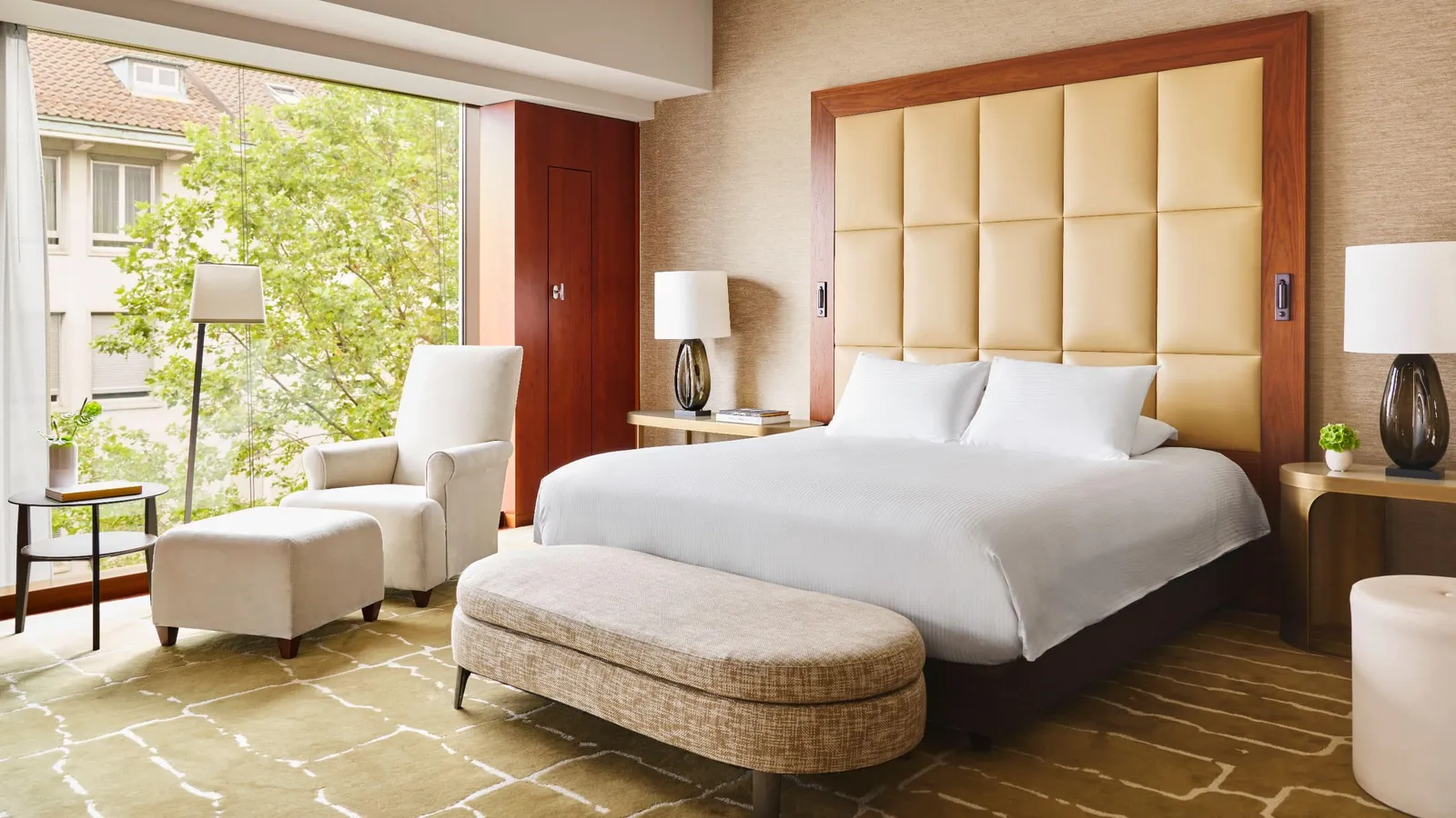 La camera principale della 2-Bedroom Ambassador Suite